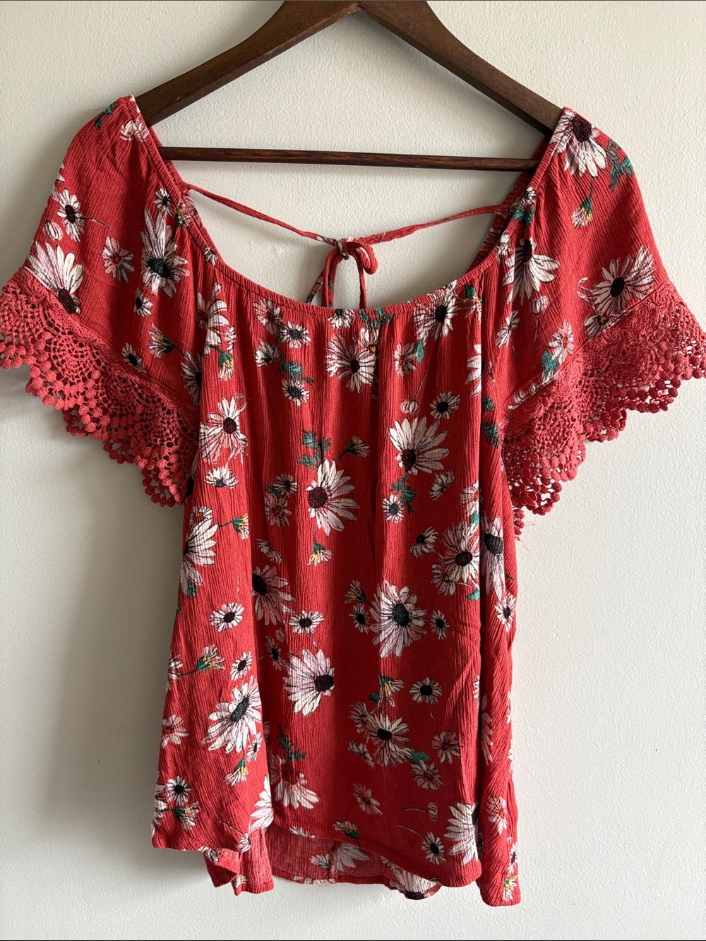 Maurices 1X Boho Daisy Floral Peasant Top Crochet Lace Sleeve Plus Size